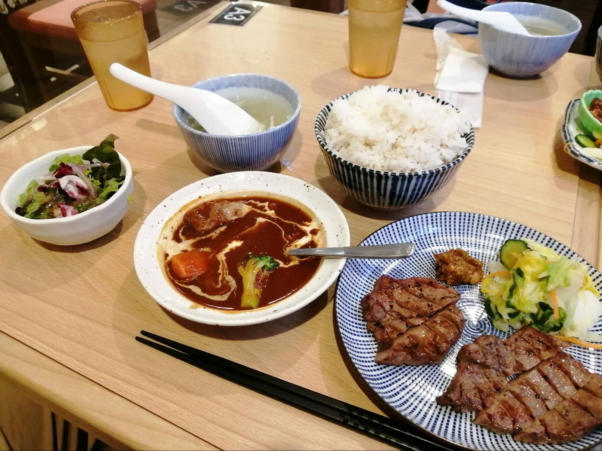 仙台名物の牛タンを堪能できる 炭焼牛たん東山 シャミネ松江店 の魅力を紹介 Local Girls